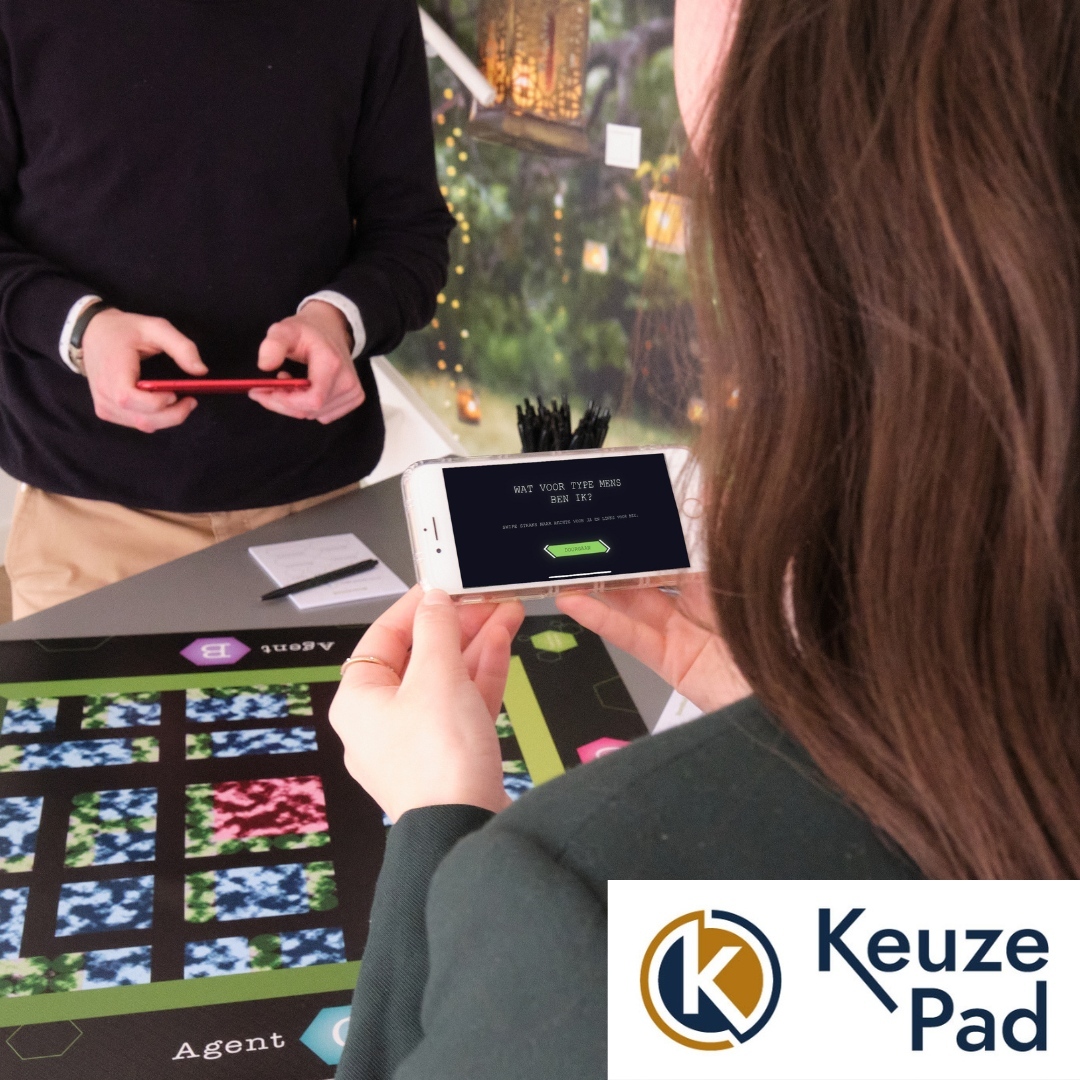 ~ GAME time ~ Studierichting bepalen door het spelen van een game? Dat kan!
Hoe tof is het om samen met een aantal andere studiekiezers via een app en op een spelbord inzicht te krijgen in welke studierichting nou écht bij je past. Toekomst Coderen geeft jou in 1 avondje inzicht in je kwaliteiten, je persoonlijkheid en je interesses. De uitkomst is een persoonlijk profiel waarmee we bepalen welke studierichtingen passend zijn bij joú. Hoe fijn als jij straks gericht naar de open dag kan!
Wanneer: 13-september óf 19-september óf 28-september
Tijd: 18:30 tot 20:45 uur
Locatie: De Eijnderic in Heesch
Kosten: € 45,00
De avond gaat door bij minimaal 4 deelnemers.
Wil je hierna verder begeleidt worden in je studiekeuzeproces dan brengen we deze kosten natuurlijk in mindering op je traject!
Meer info? Een DM of appje (0651424987) of check keuzepad.nl/
.
.
.
.
#studiekeuze #studiekeuzestress #game #studiekeuzegame #studiekeuzetool #eindexamen